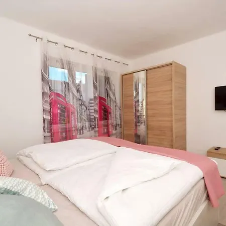 Centre Of With 2 Bedrooms